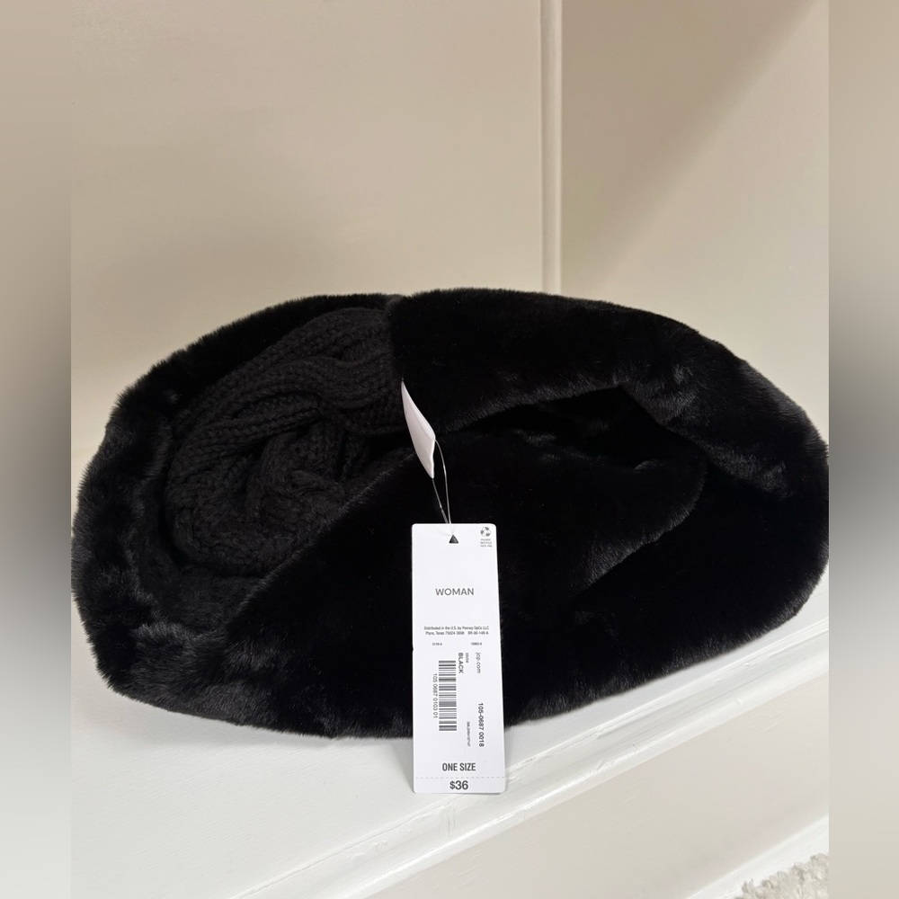 NWT Liz Claiborne || Knit Infinity Scarf in Black